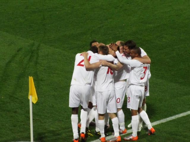 Gerrard goal huddle